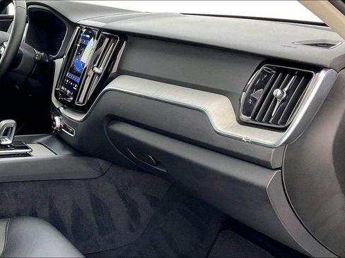 Certified 2025 Volvo XC60 B5 Plus image 22