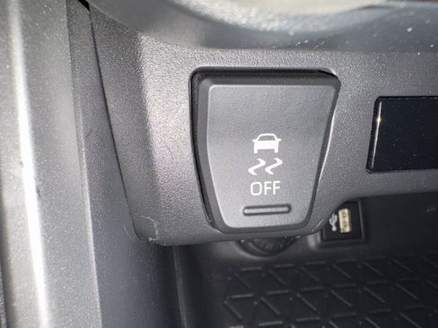 Used 2024 Toyota RAV4 LE AWD/4WD image 32