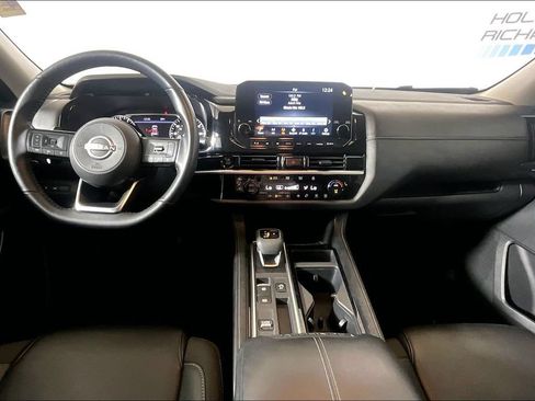 Used 2025 Nissan Pathfinder SL FWD image 11