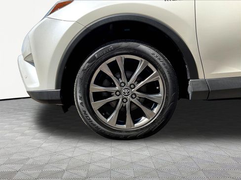 Used 2018 Toyota RAV4 Limited w/ Advanced Technology Package AWD/4WD image 34