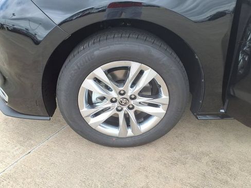 Used 2026 Toyota Sienna Limited FWD image 29