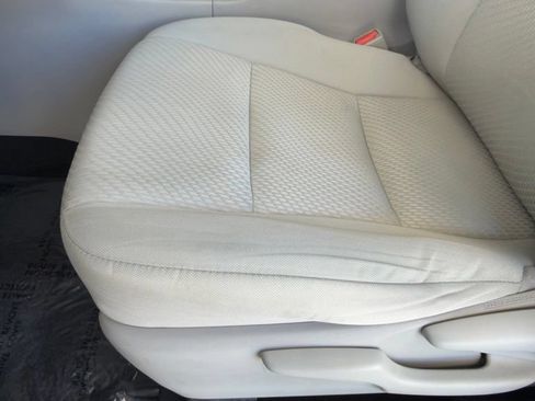 Used 2019 Toyota Highlander LE FWD image 5