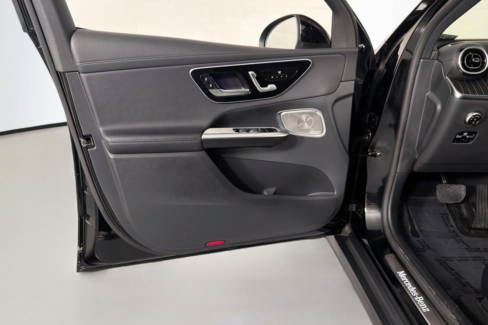 Used 2023 Mercedes-Benz GLC 300 image 21