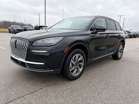 Used 2023 Lincoln Corsair AWD image 3