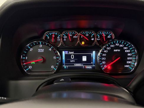 Used 2020 Chevrolet Suburban LT image 18