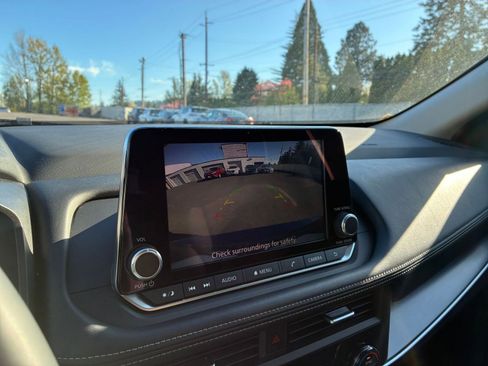 Used 2025 Nissan Rogue SV image 27