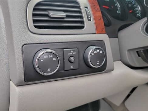 Used 2011 Chevrolet Suburban LT image 24