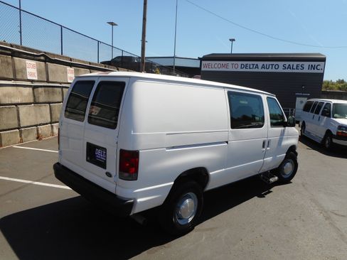 Used 2004 Ford E-350 and Econoline 350 Super Duty RWD image 10