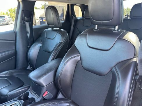 Used 2020 Jeep Cherokee Latitude Plus FWD image 8