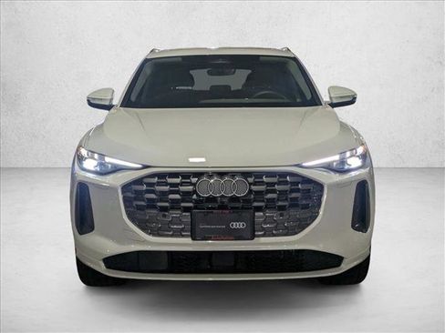 Used 2025 Audi Q5 Premium Plus w/ Premium Plus image 2