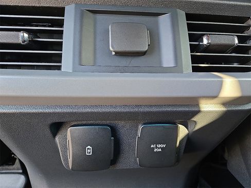 Used 2024 Ford F150 Lariat w/ Tow/Haul Package image 10