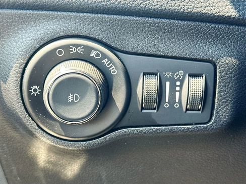 Used 2018 Jeep Compass Latitude AWD/4WD image 10