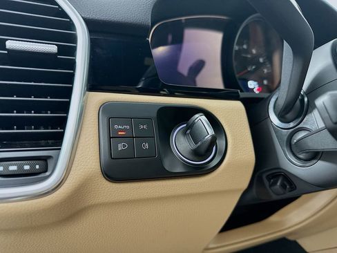 Used 2023 Porsche Cayenne Platinum Edition image 11