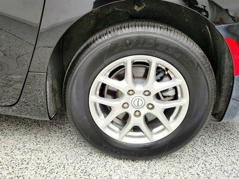 Used 2025 Chrysler Pacifica Select FWD image 9