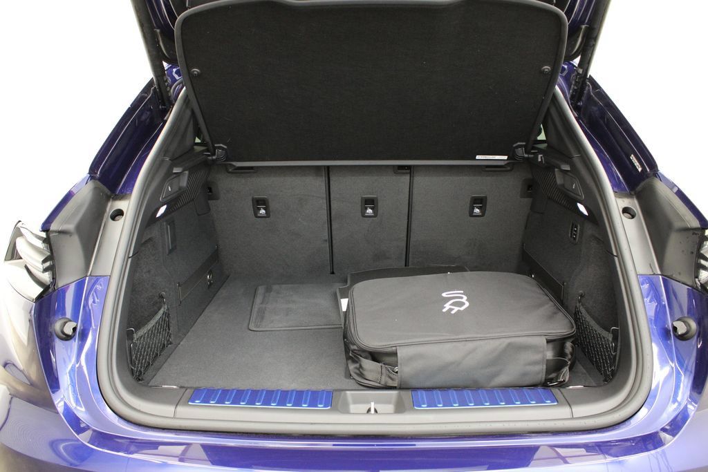 Used 2024 Porsche Macan 4 Electric AWD/4WD image 39