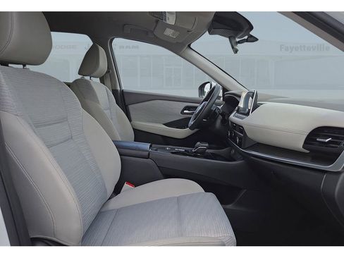 Used 2023 Nissan Rogue SV FWD image 18