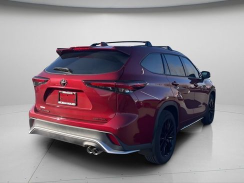 Used 2025 Toyota Highlander XSE image 4