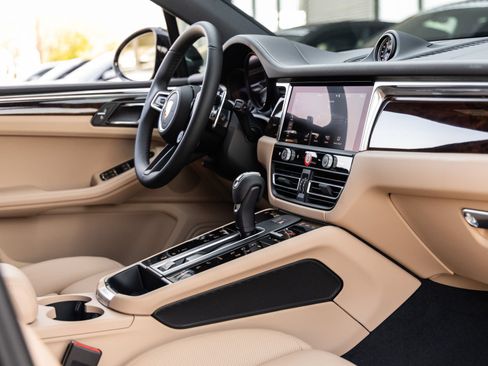 Certified 2026 Porsche Macan S AWD/4WD image 44