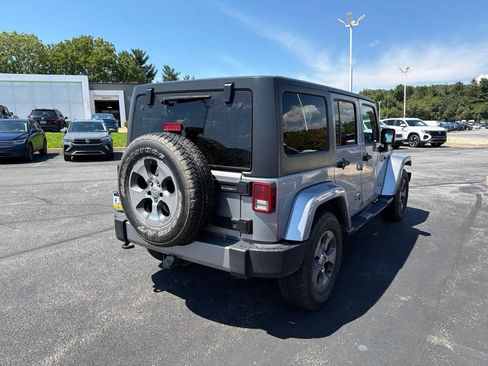 Used 2017 Jeep Wrangler Unlimited Sahara w/ Connectivity Group AWD/4WD image 4