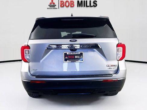 Used 2022 Ford Explorer XLT AWD/4WD image 6