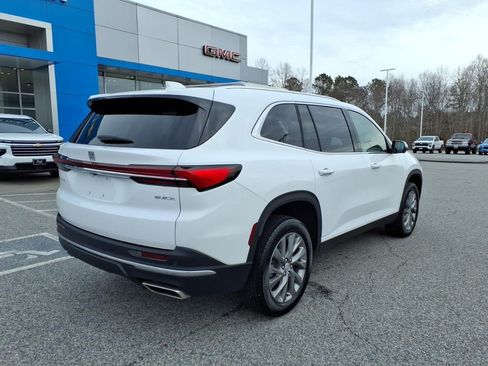 Used 2025 Buick Enclave Preferred image 3