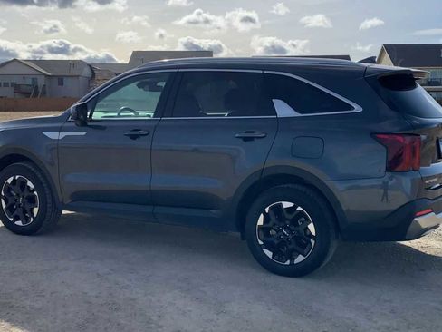 Used 2024 Kia Sorento S image 6