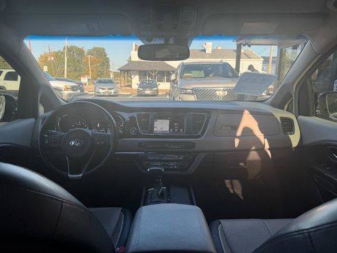 Used 2018 Kia Sedona SX Limited image 15