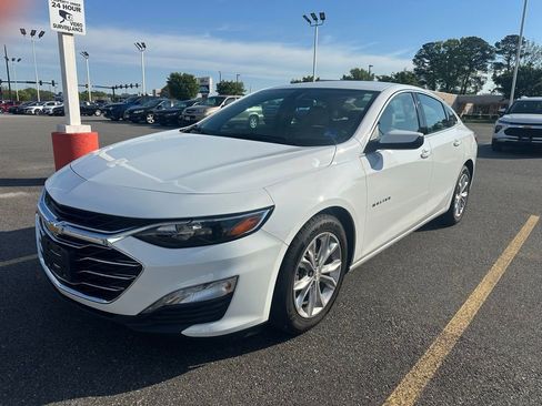 Used 2021 Chevrolet Malibu LT image 2