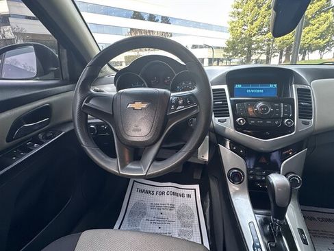 Used 2014 Chevrolet Cruze LS image 9