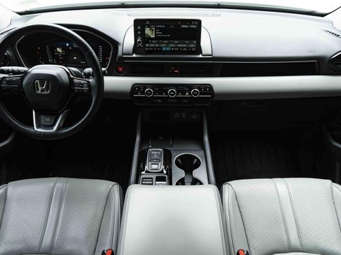 Used 2025 Honda Pilot Elite image 27