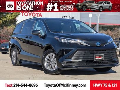 Used 2024 Toyota Sienna LE w/ LE Plus Package