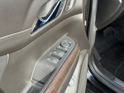 Used 2022 GMC Acadia Denali FWD image 9