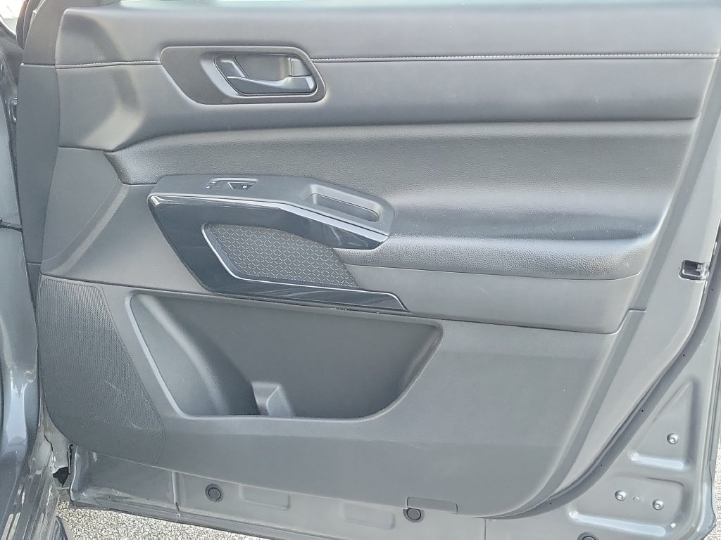 Used 2024 Nissan Pathfinder S FWD image 19