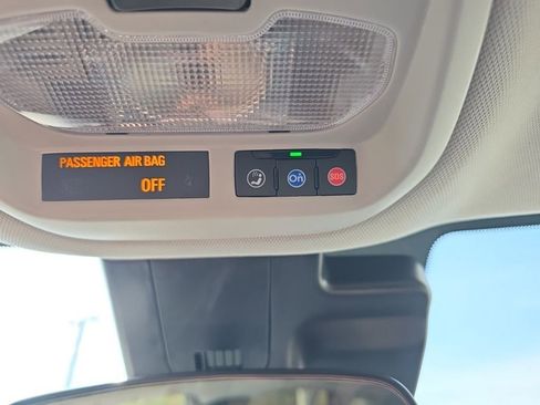 Used 2025 Chevrolet Trax LT w/ LT Convenience Package FWD image 29