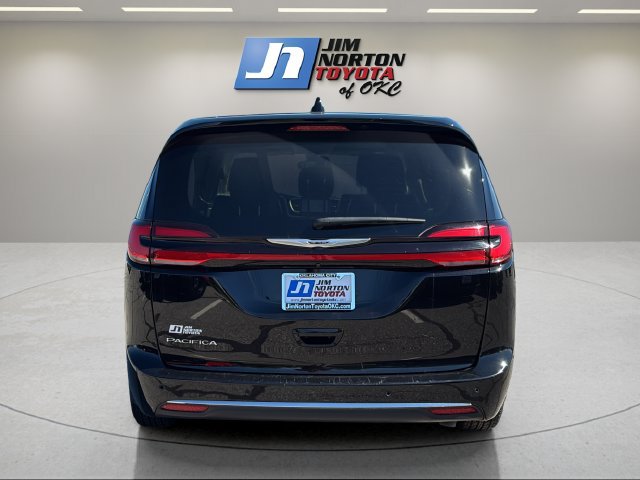 Used 2024 Chrysler Pacifica Touring-L FWD image 6