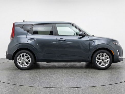 Used 2025 Kia Soul LX w/ LX Technology Package FWD image 11