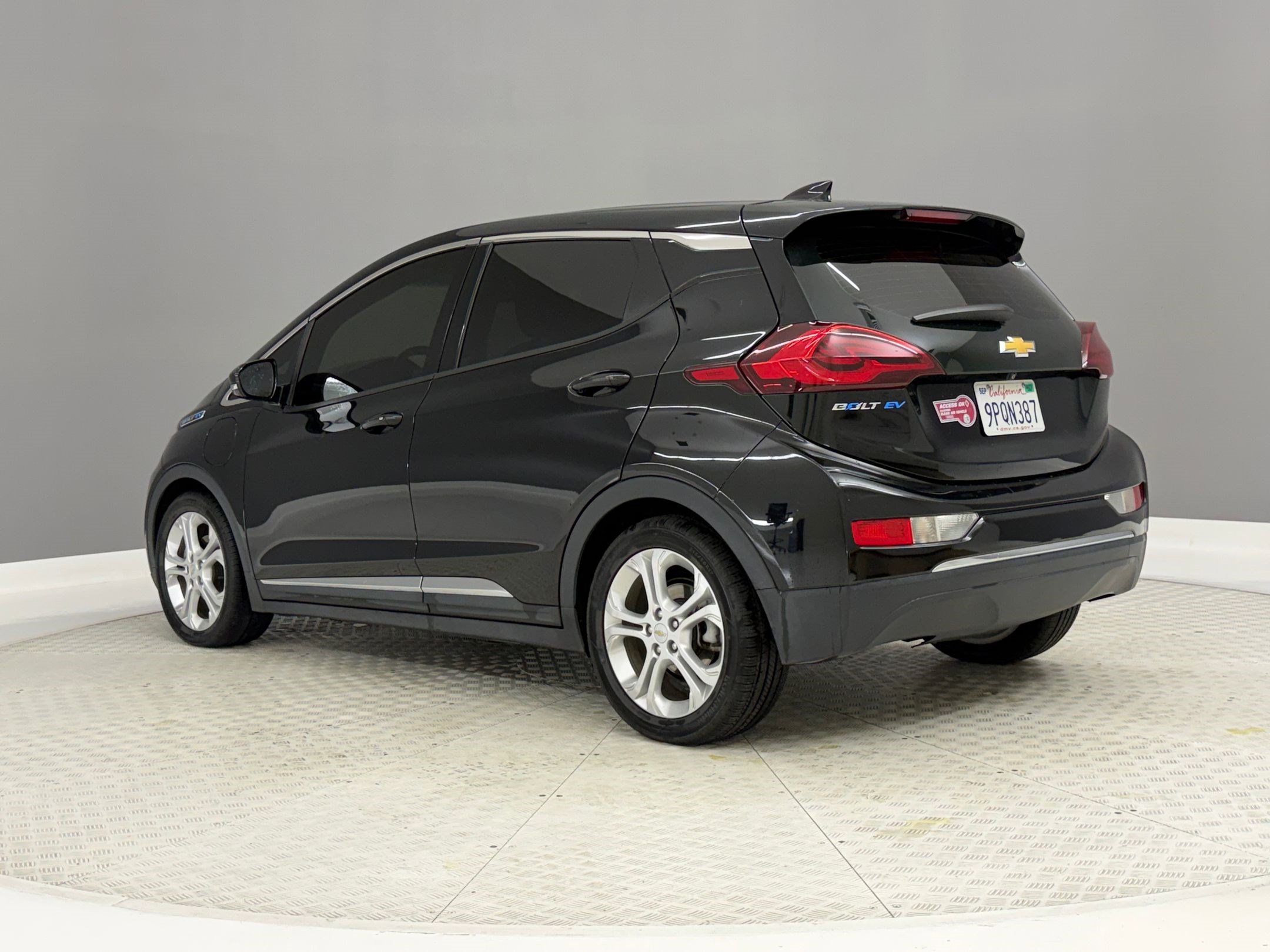 Used 2020 Chevrolet Bolt LT FWD image 3