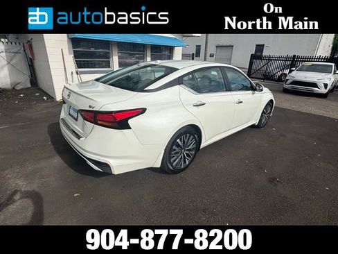Used 2023 Nissan Altima 2.5 SV w/ SV Premium Package FWD image 5