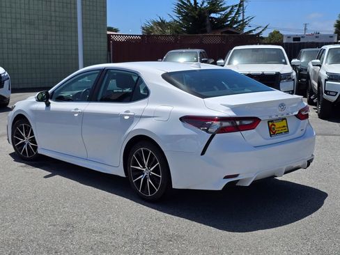 Used 2024 Toyota Camry SE FWD image 3
