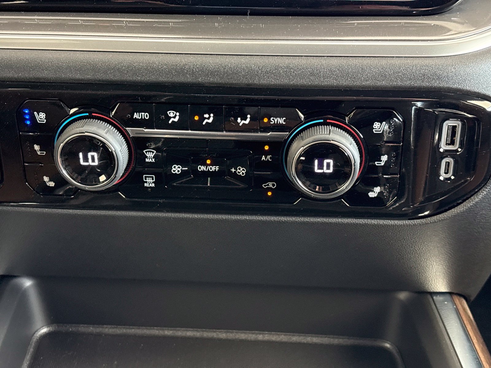 New 2026 Chevrolet Silverado 2500 High Country w/ High Country Premium Package AWD/4WD image 29