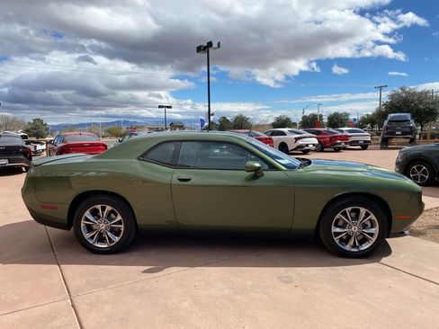 Used 2021 Dodge Challenger SXT image 10