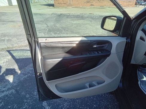 Used 2011 Dodge Grand Caravan Mainstreet w/ PWR Convenience Group image 12