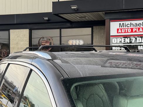 Used 2019 Chrysler Pacifica Touring-L image 10