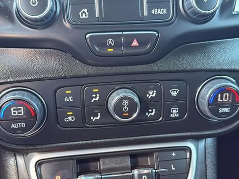 Used 2023 GMC Terrain SLT AWD/4WD image 23