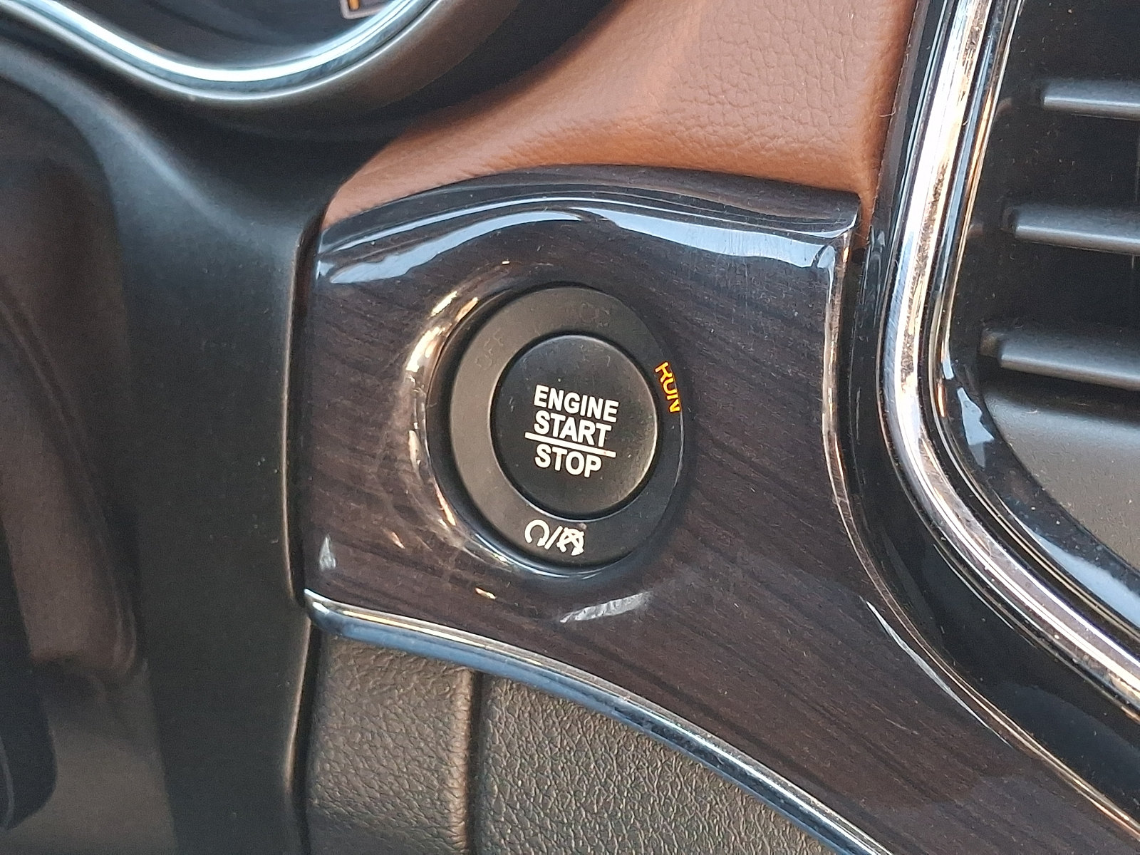 Used 2021 Jeep Grand Cherokee Overland AWD/4WD image 27