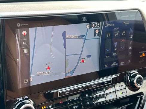 Used 2022 Toyota Highlander Platinum image 18