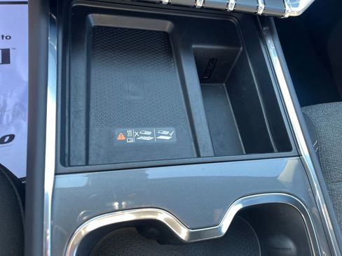 Used 2025 GMC Acadia Elevation image 32