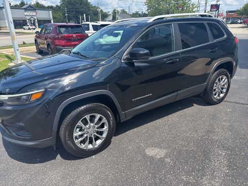 Used 2021 Jeep Cherokee Latitude Lux w/ Comfort/Convenience Group image 9