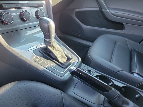 Used 2017 Volkswagen Golf Alltrack S image 30