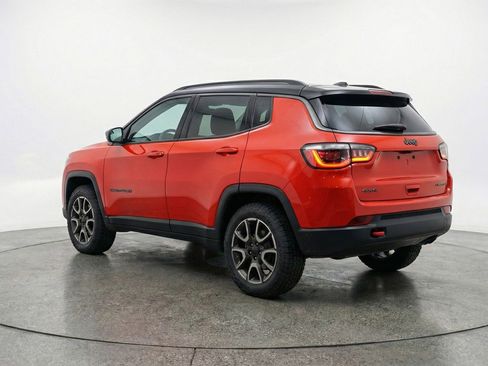 Used 2025 Jeep Compass Trailhawk AWD/4WD image 6